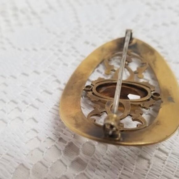 Huge Antique Victorian yellow metal and glass Brooch - Picture 5 of 5